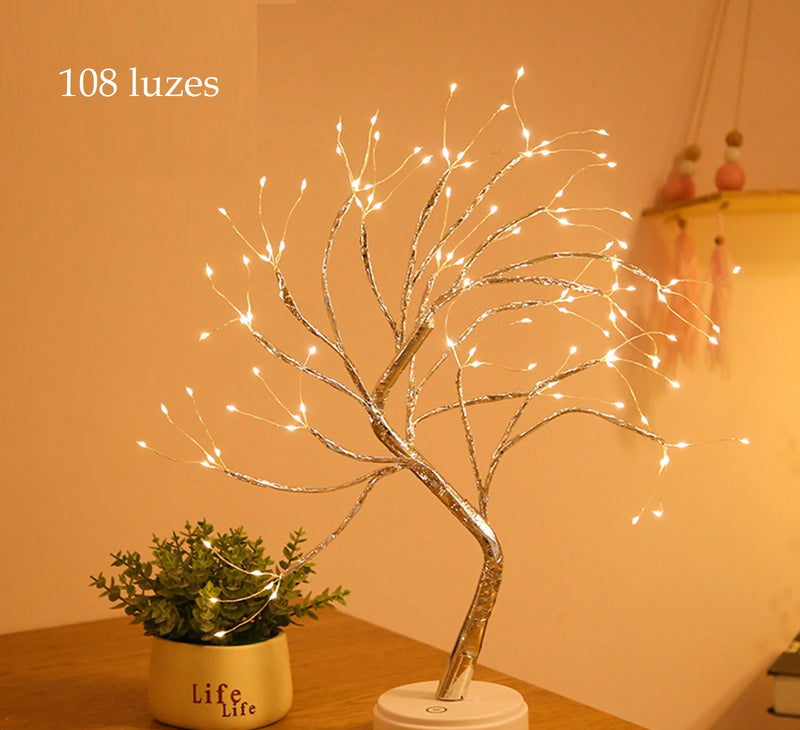 Árvore LED com 108 lâmpadas